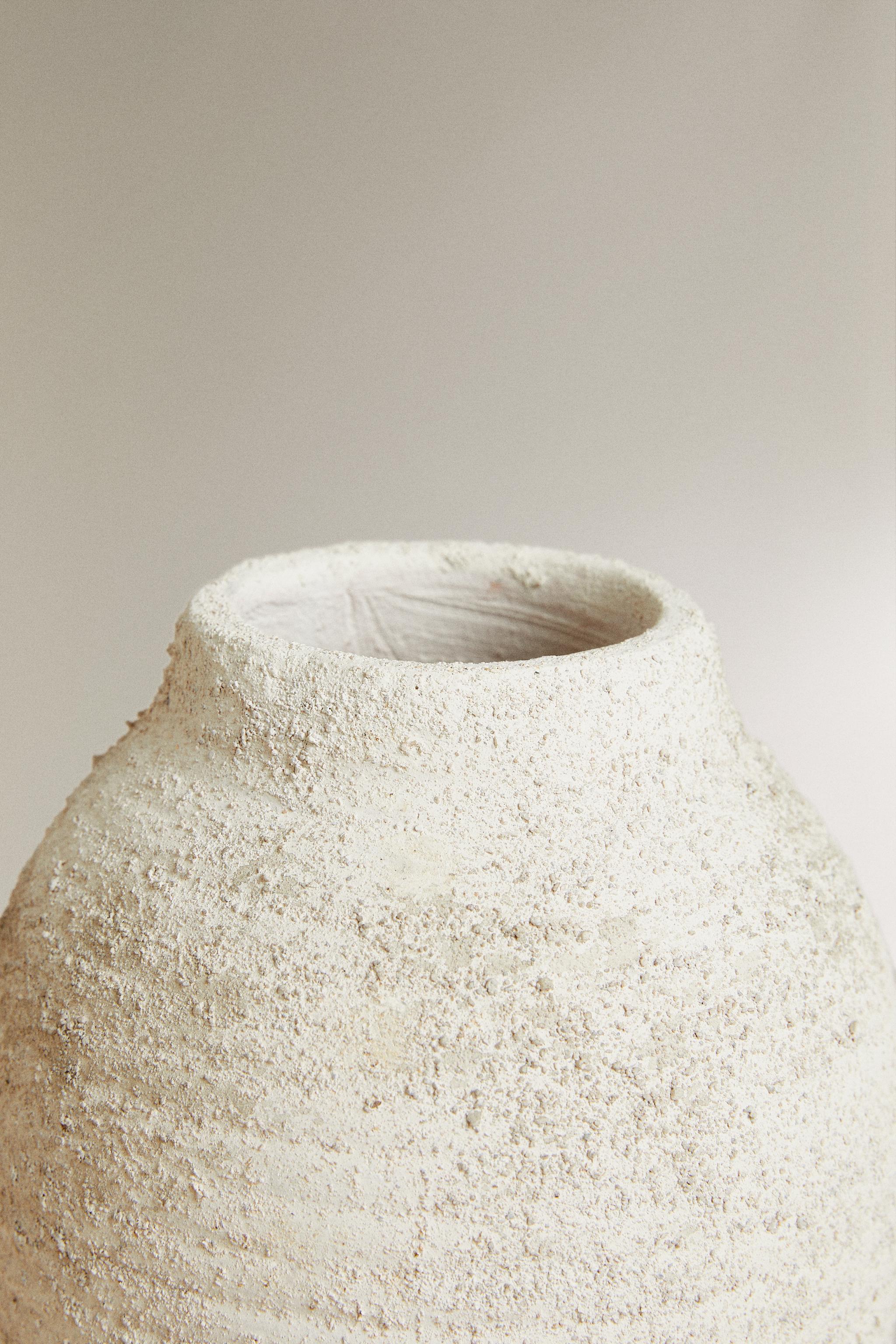 ROUGH-EFFECT CERAMIC VASE